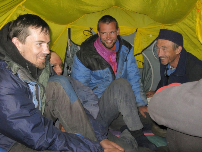 Фотогалерея или репортаж. Памирский марафон 2009. Часть 2. Траверс Революции (Альпинизм, пик ленина, пик революции, пик коммунизма, маи)