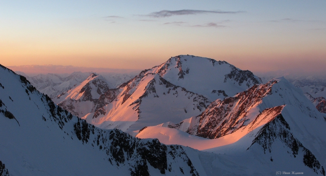 Фотогалерея или репортаж. Памирский марафон 2009. Часть 2. Траверс Революции (Альпинизм, пик ленина, пик революции, пик коммунизма, маи)