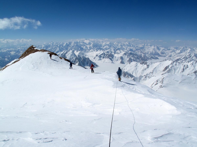 Фотогалерея или репортаж. Памирский марафон 2009. Часть 2. Траверс Революции (Альпинизм, пик ленина, пик революции, пик коммунизма, маи)