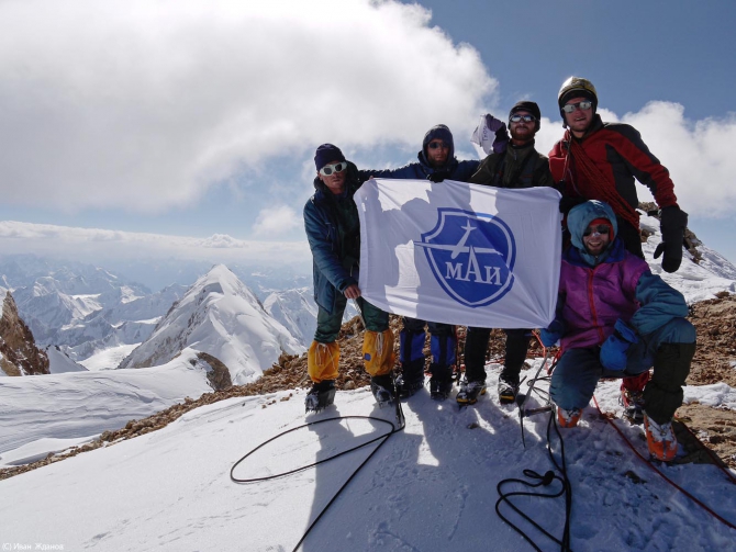 Фотогалерея или репортаж. Памирский марафон 2009. Часть 2. Траверс Революции (Альпинизм, пик ленина, пик революции, пик коммунизма, маи)