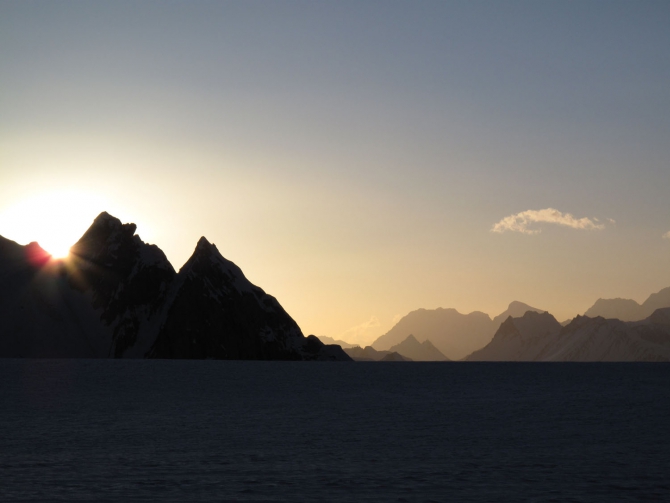 Фотогалерея или репортаж. Памирский марафон 2009. Часть 2. Траверс Революции (Альпинизм, пик ленина, пик революции, пик коммунизма, маи)