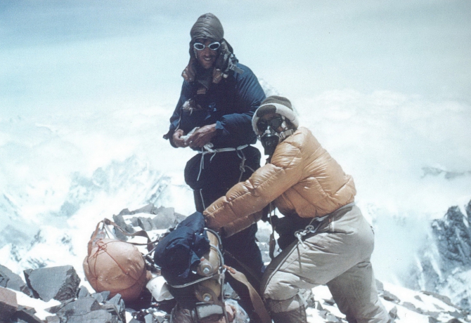 Высотные кислородные системы: новое – хорошо забытое старое. (Альпинизм, хант, бурдиллон, эверест, божуков, кислородное оборудование, эванс)