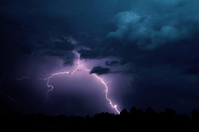 Гроза в горах (молнии и разряды, Альпинизм, гороза в горах)
