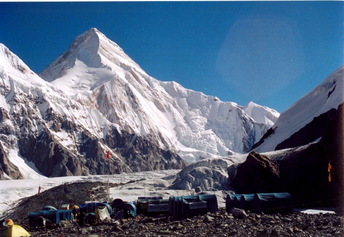 Жизнь в эпоху перемен! или Киргизия в апреле 2010.. (Путешествия, ала-арча, памир, тянь-шань, хан-тенгри, победа, ленина, каравшин, аксу, терскей)