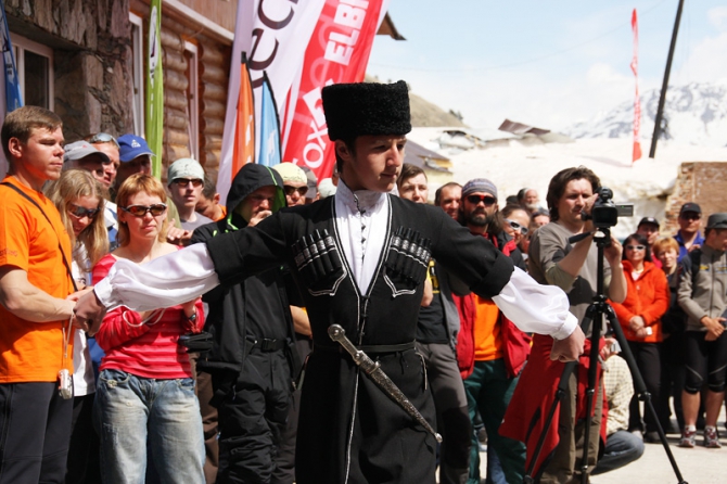 Фоторепортаж с открытия фестиваля Red Fox Elbrus Race 2010 (Альпинизм, эльбрус, фестиваль экстремальных видов спорта, вертикальный километр)