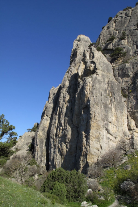 Спортивно - оздоровительное лазание над морем к западу от Царского Пляжа. (Скалолазание)
