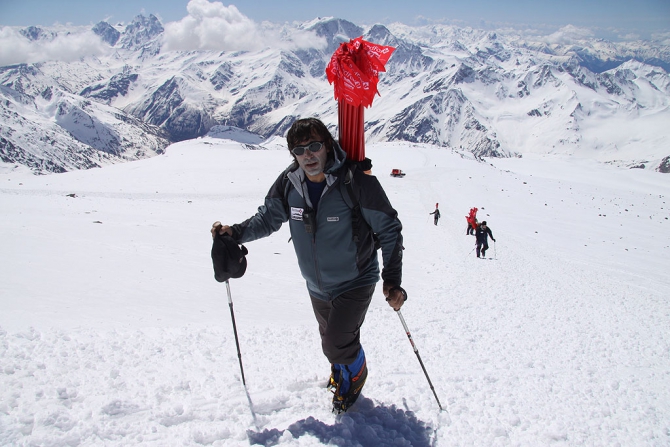 Удав снаружи и изнутри. RedFox Elbrus Race – взгляд со стороны (Альпинизм, волонтеры, высотные повара, судьи, высокогорные забеги, эльбрус)