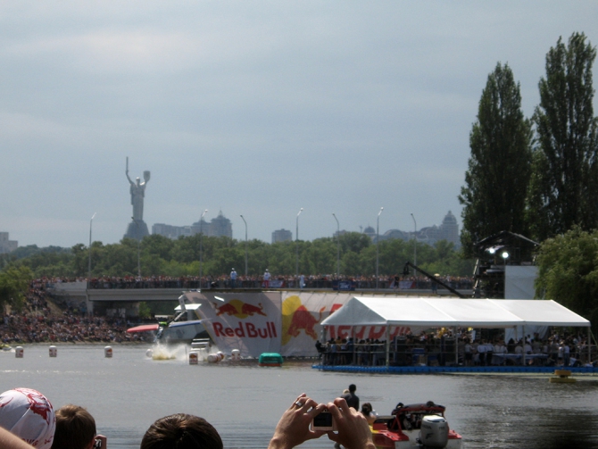Впервые в Украине экстремальное шоу «Red Bull Flugtag» (Воздух, киев, экстрим)