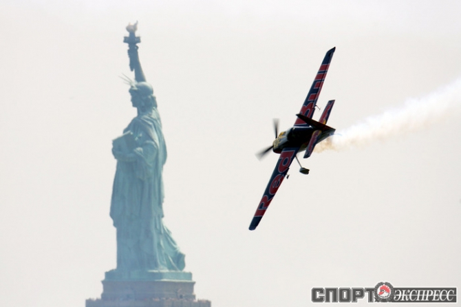 Red Bull Air Race - пятый этап прошел в Нью-Йорке (Воздух)