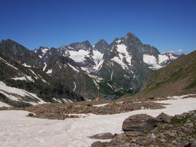 Стайер-спринт Домбай-Домбай 35 часов (Волк или Верблюд). Часть 4 – День второй (весь день). (Альпинизм, соло, джаловчат, алибек)