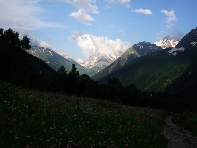 Стайер-спринт Домбай-Домбай 35 часов (Волк или Верблюд). Часть 4 – День второй (весь день). (Альпинизм, соло, джаловчат, алибек)