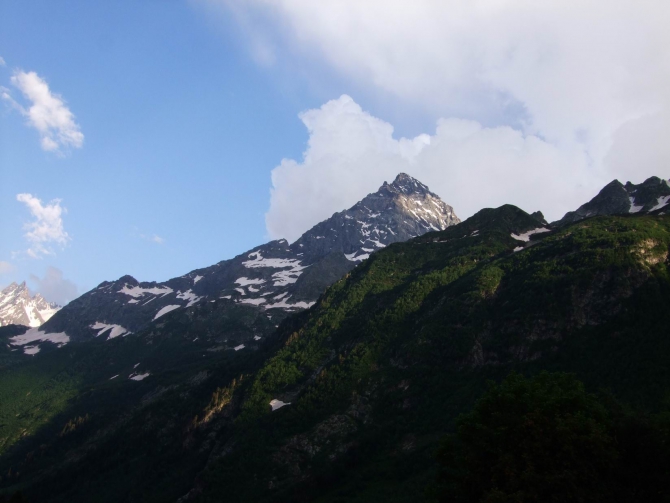 Стайер-спринт Домбай-Домбай 35 часов (Волк или Верблюд). Часть 4 – День второй (весь день). (Альпинизм, соло, джаловчат, алибек)