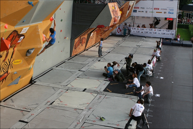 Boulder WC 2010 Moscow - очередная порция спама, Скалолазание, world cup, bouldering)