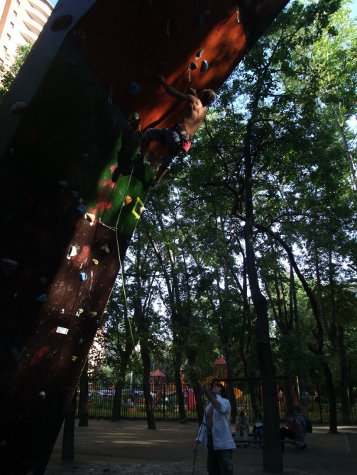 Скалодром на свежем воздухе (Альпинизм, скалодромы на открытом воздухе, черепаха, сосулька маи, двоеборье)