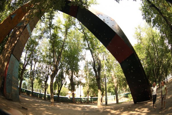 Скалодром на свежем воздухе (Альпинизм, скалодромы на открытом воздухе, черепаха, сосулька маи, двоеборье)