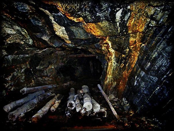 Заброшенная штольня. Слюдорудник (Спелеология)