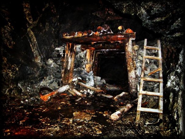 Заброшенная штольня. Слюдорудник (Спелеология)