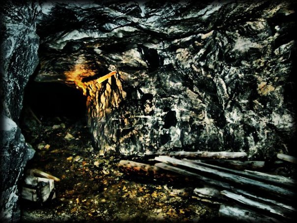 Заброшенная штольня. Слюдорудник (Спелеология)