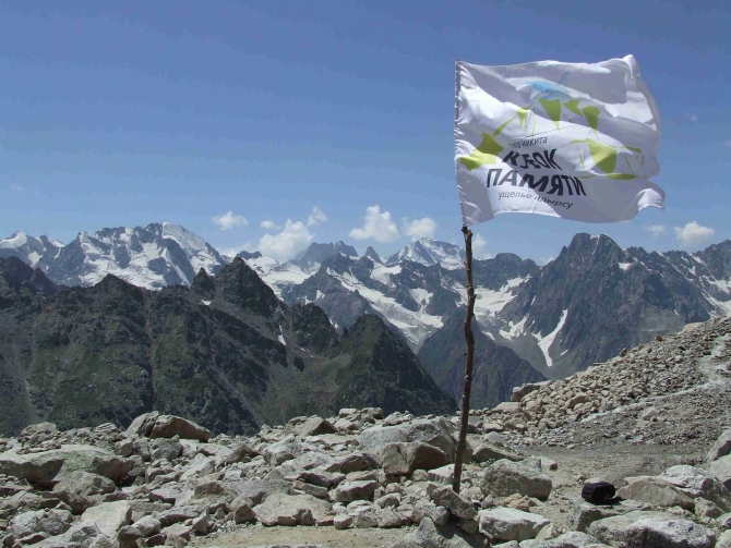 У СКАЛ ЕСТЬ ПАМЯТЬ (Альпинизм, август 2010, кубок памяти, скала никита, адырсу)