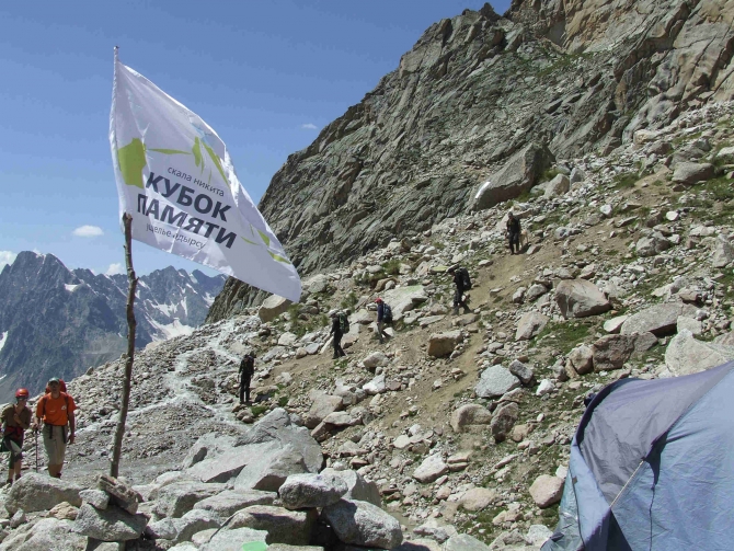 У СКАЛ ЕСТЬ ПАМЯТЬ (Альпинизм, август 2010, кубок памяти, скала никита, адырсу)