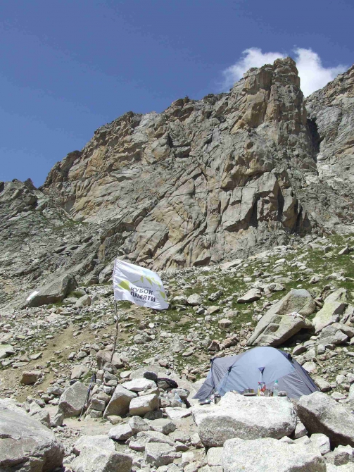 У СКАЛ ЕСТЬ ПАМЯТЬ (Альпинизм, август 2010, кубок памяти, скала никита, адырсу)