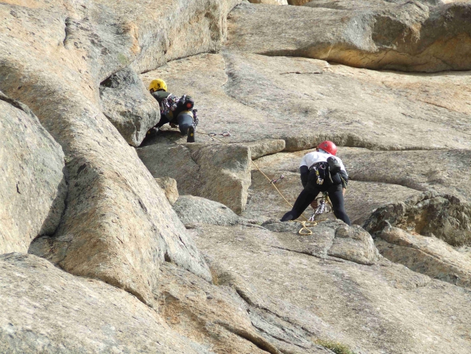 У СКАЛ ЕСТЬ ПАМЯТЬ (Альпинизм, август 2010, кубок памяти, скала никита, адырсу)