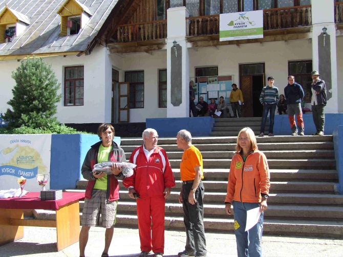 У СКАЛ ЕСТЬ ПАМЯТЬ (Альпинизм, август 2010, кубок памяти, скала никита, адырсу)