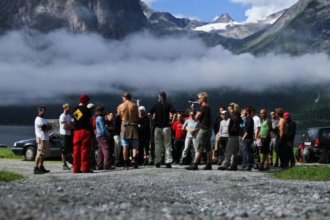 BASEjumping: World Record 2010 - 53-way Eikesdallen, Norway (gravity workshop, tba, андрей карр, лика борзова, wingsuit)