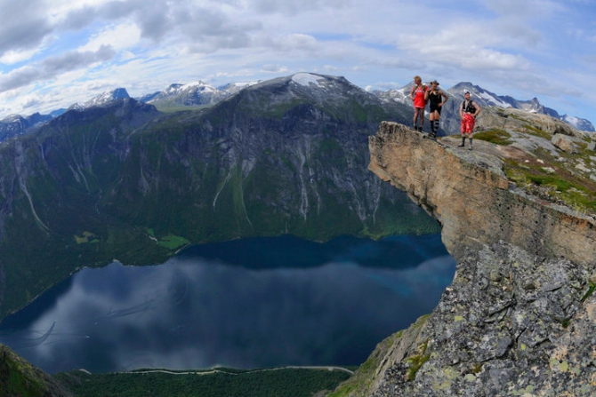 BASEjumping: World Record 2010 - 53-way Eikesdallen, Norway (gravity workshop, tba, андрей карр, лика борзова, wingsuit)