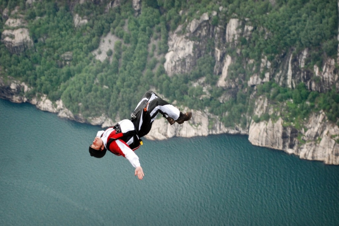 Fly to a dream (basejumping, къераг, парашют, skydive, фотоконкурс risk zone)