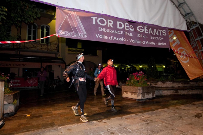 Итоги Гигантского тура по Аосте.  Tor Des Geantes приветствует финиширующих! (курмаер, горные гонки, tor des geants, trail running, аоста, марафон)