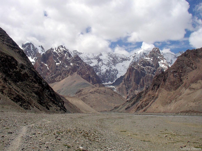 Караван. Илик - ледник Гашербрум ( Gasherbrum Glacier ). (Альпинизм, маи, каракорум, китайский каракорум, шаксгам)