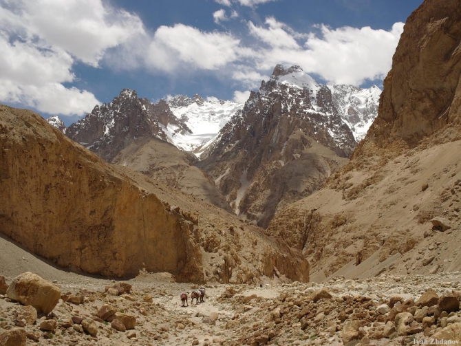 Караван. Илик - ледник Гашербрум ( Gasherbrum Glacier ). (Альпинизм, маи, каракорум, китайский каракорум, шаксгам)