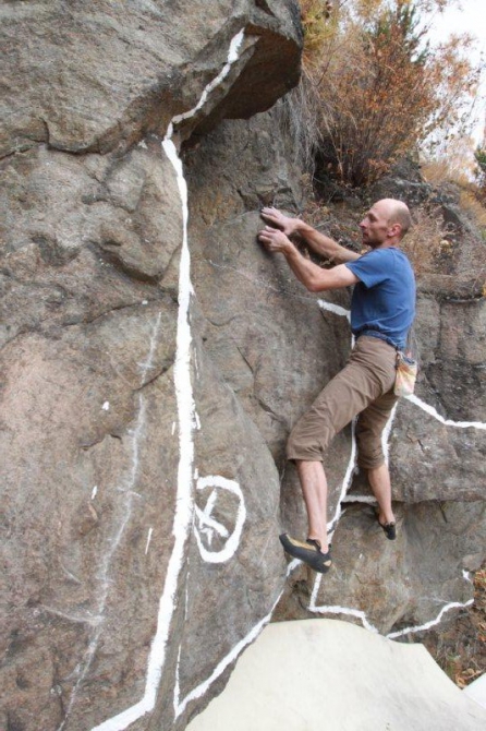 Байкал-2010, боулдеринг: девочки на шаре, немыслимая бронза Лисового, легкий комарик или ай да хвост!! (Альпинизм, иркутск, чр, серия коротких трасс)