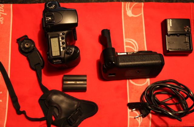 продам фотокамеру Canon EOS 20D BODY ( в мск , в хорошем состоянии) Сорри за спам