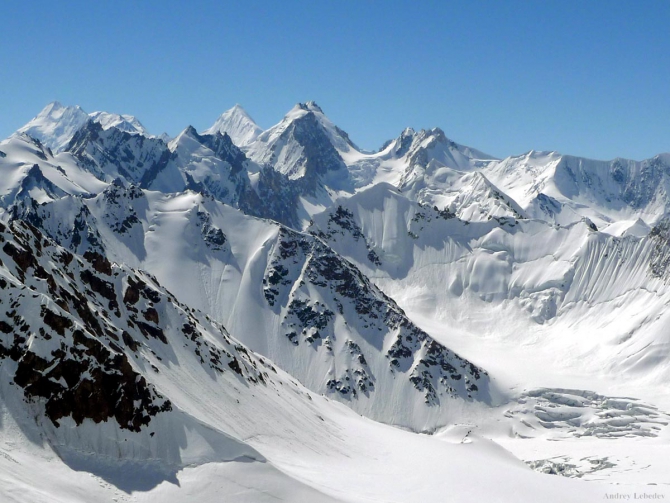 В царстве восьмитысячников. Кольцо у подножия великих вершин. (Альпинизм, маи, броуд пик, каракорум, китайский каракорум, гашербрум, хидден пик)