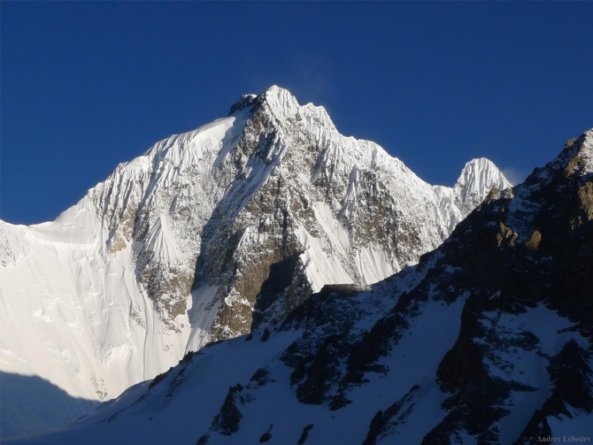 В царстве восьмитысячников. Кольцо у подножия великих вершин. (Альпинизм, маи, броуд пик, каракорум, китайский каракорум, гашербрум, хидден пик)