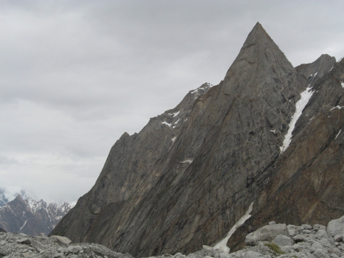 Юго-восточная стена массива K7 West: вершина 6300. Такого еще не было или permanent shower. (Альпинизм, колтунов, к7, charakusa, фасил, иванов, чаракуза, пакистан)