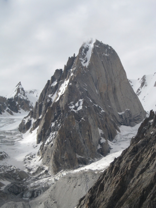 Юго-восточная стена массива K7 West: вершина 6300. Такого еще не было или permanent shower. (Альпинизм, колтунов, к7, charakusa, фасил, иванов, чаракуза, пакистан)