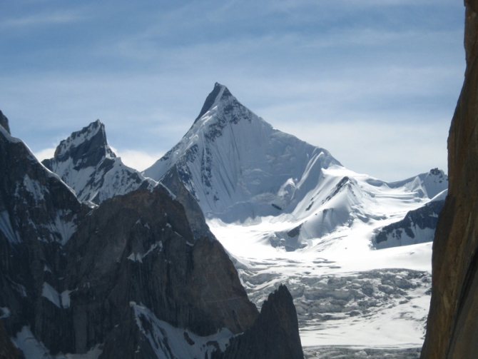 Юго-восточная стена массива K7 West: вершина 6300. Такого еще не было или permanent shower. (Альпинизм, колтунов, к7, charakusa, фасил, иванов, чаракуза, пакистан)