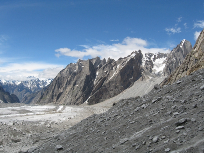 Юго-восточная стена массива K7 West: вершина 6300. Такого еще не было или permanent shower. (Альпинизм, колтунов, к7, charakusa, фасил, иванов, чаракуза, пакистан)