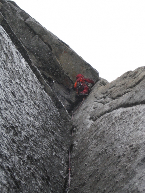 Юго-восточная стена массива K7 West: вершина 6300. Такого еще не было или permanent shower. (Альпинизм, колтунов, к7, charakusa, фасил, иванов, чаракуза, пакистан)