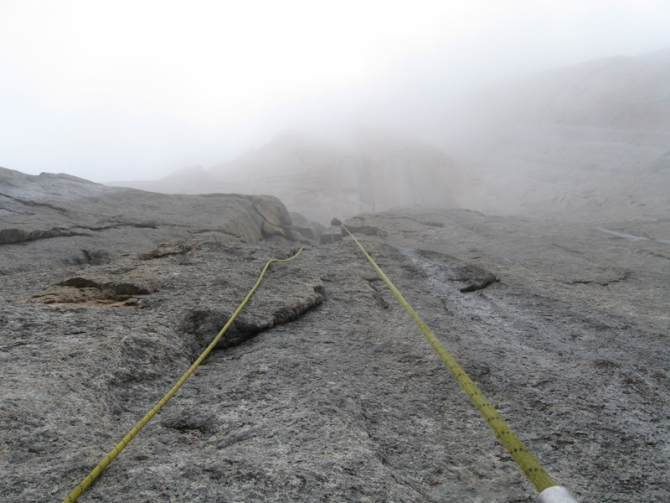 Юго-восточная стена массива K7 West: вершина 6300. Такого еще не было или permanent shower. (Альпинизм, колтунов, к7, charakusa, фасил, иванов, чаракуза, пакистан)