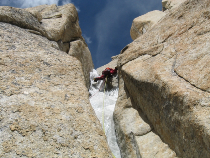 Юго-восточная стена массива K7 West: вершина 6300. Такого еще не было или permanent shower. (Альпинизм, колтунов, к7, charakusa, фасил, иванов, чаракуза, пакистан)