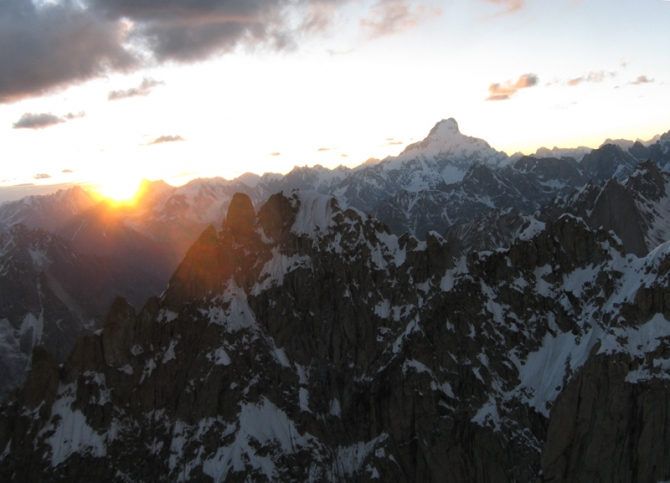 Юго-восточная стена массива K7 West: вершина 6300. Такого еще не было или permanent shower. (Альпинизм, колтунов, к7, charakusa, фасил, иванов, чаракуза, пакистан)