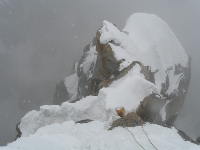 Юго-восточная стена массива K7 West: вершина 6300. Такого еще не было или permanent shower. (Альпинизм, колтунов, к7, charakusa, фасил, иванов, чаракуза, пакистан)