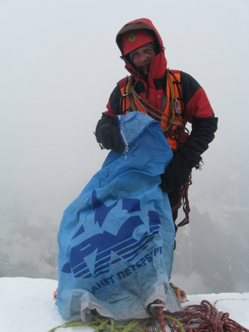 Юго-восточная стена массива K7 West: вершина 6300. Такого еще не было или permanent shower. (Альпинизм, колтунов, к7, charakusa, фасил, иванов, чаракуза, пакистан)