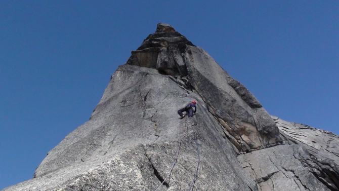 Номинанты Хрустального пика-2010: Селестал по левому ребру Восточной стены (Альпинизм, outdoor-проекты, хрустальный пик, восхождения, события, risk.ru)
