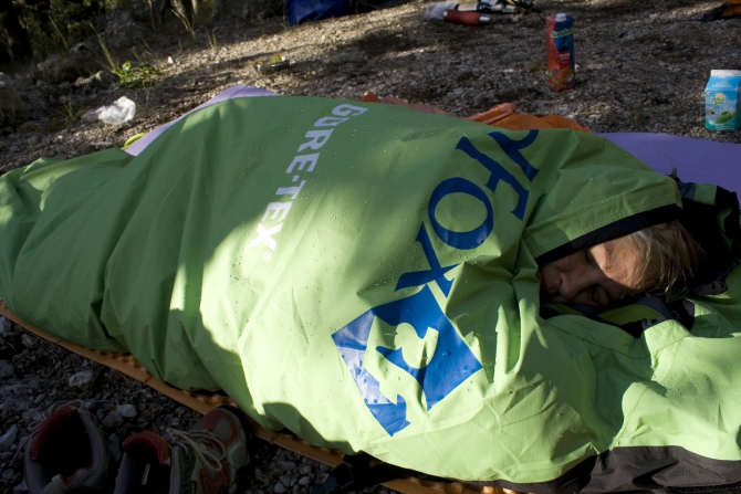 Бивакзаки. Средство для выживания или романтика? (Альпинизм, бивачный мешок, bivi fox, redfox)