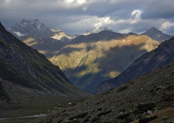 Кавказ осенний. Фотоальбом (Горный туризм, чунгурджар, учкуланичи, терксол, тырмен, узункол, гвандра, мырды, осень, шхельда, приэльбрусье, горы, джалпаккол)